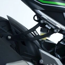 R&G EH0090BKA Uitlaatsteun Met Afdekplaat Zwart Kawasaki NINJA 125 / Z125 19-